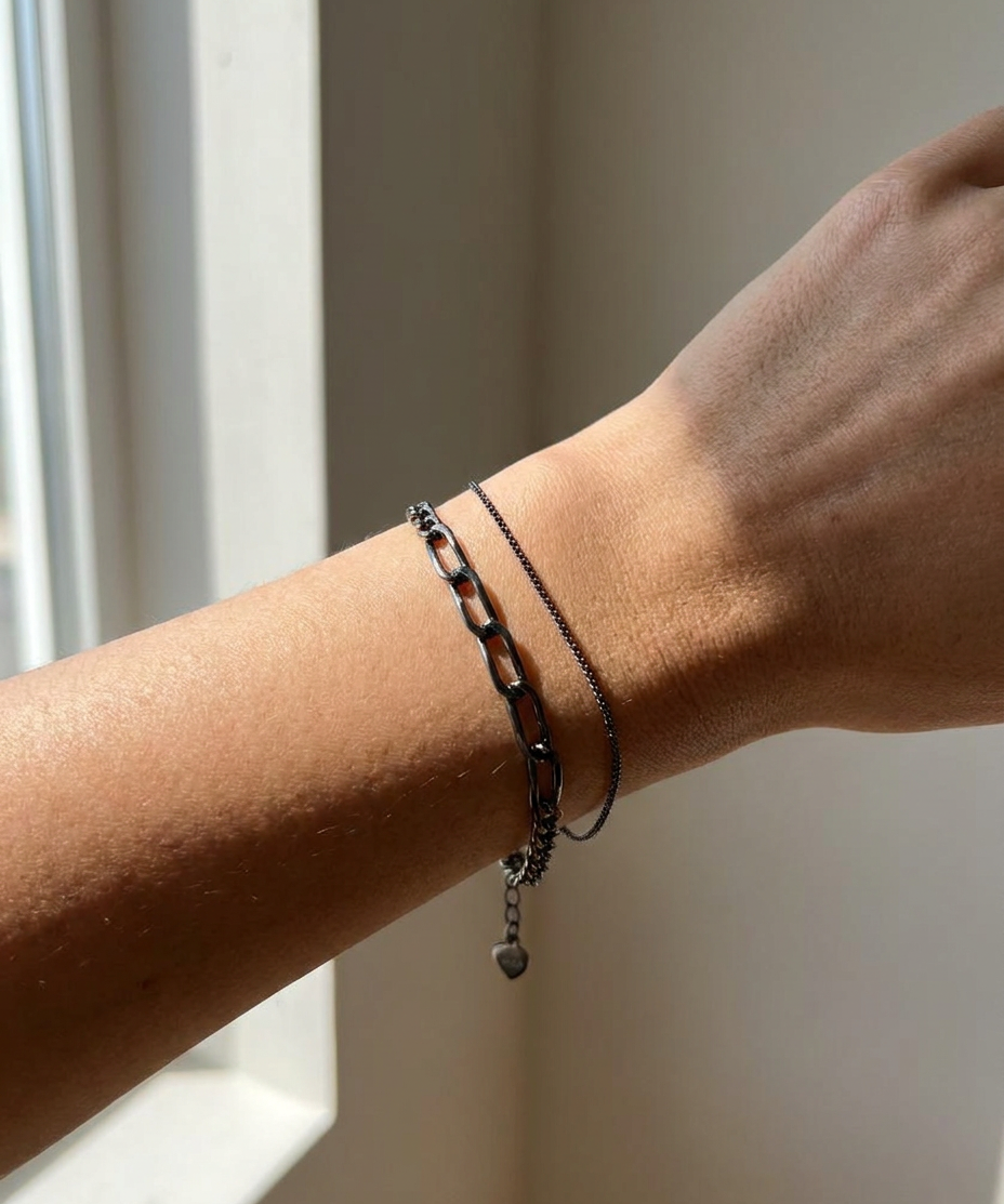 Boyfriend Curb Bracelet | Elate in black gold, worn on a model, stacked