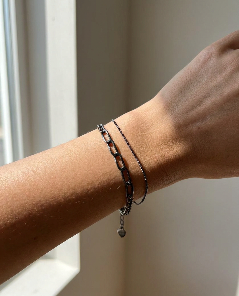 Boyfriend Curb Bracelet | Elate in black gold, worn on a model, stacked