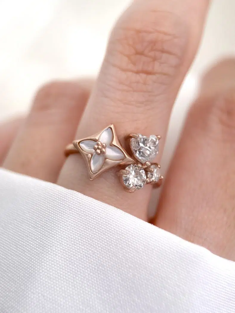 Clover Monogram Cluster Ring Model3