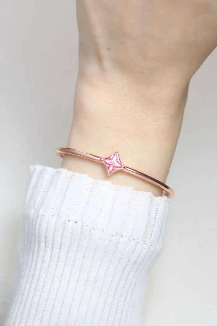 Clover Monogram Cuff Pink MOP Model