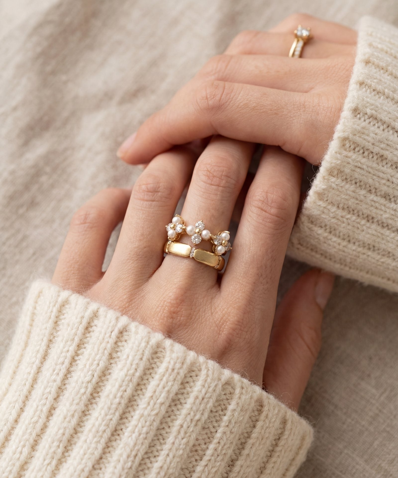 Trinity Clover Ring in yellow gold, worn on a model