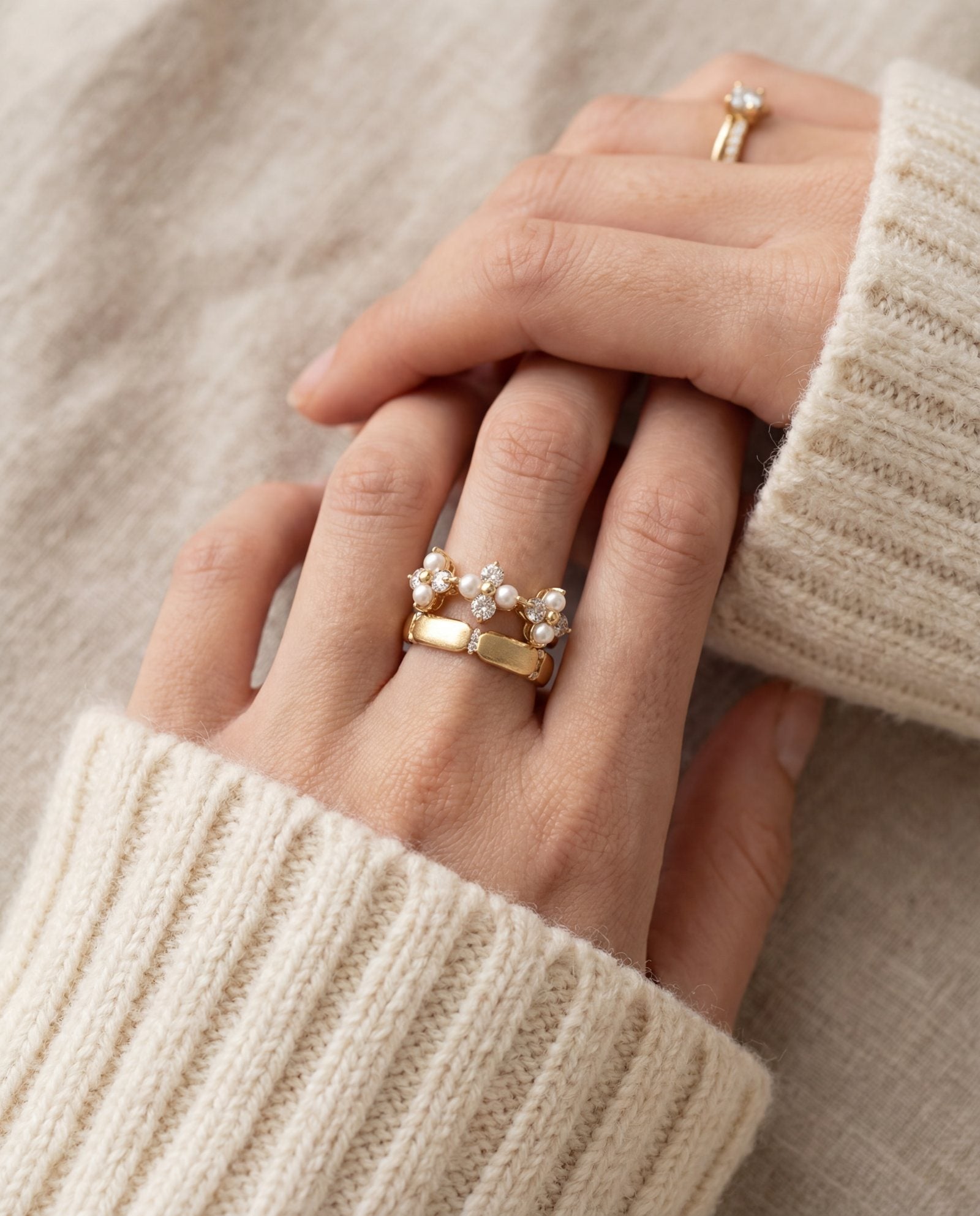 Trinity Clover Ring in yellow gold, worn on a model