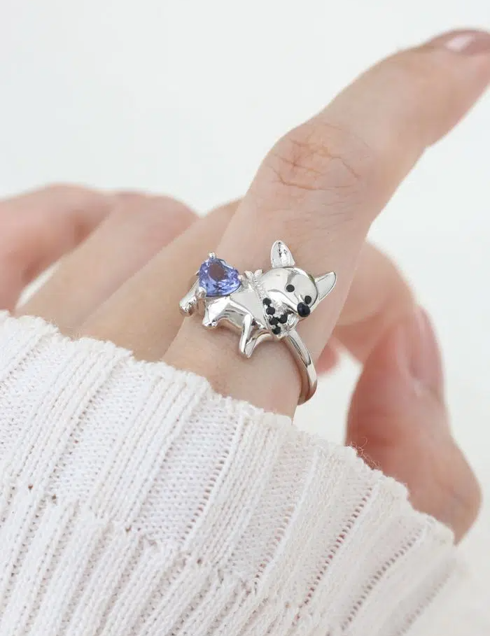 Corgi Ring – Tanzanite – Model