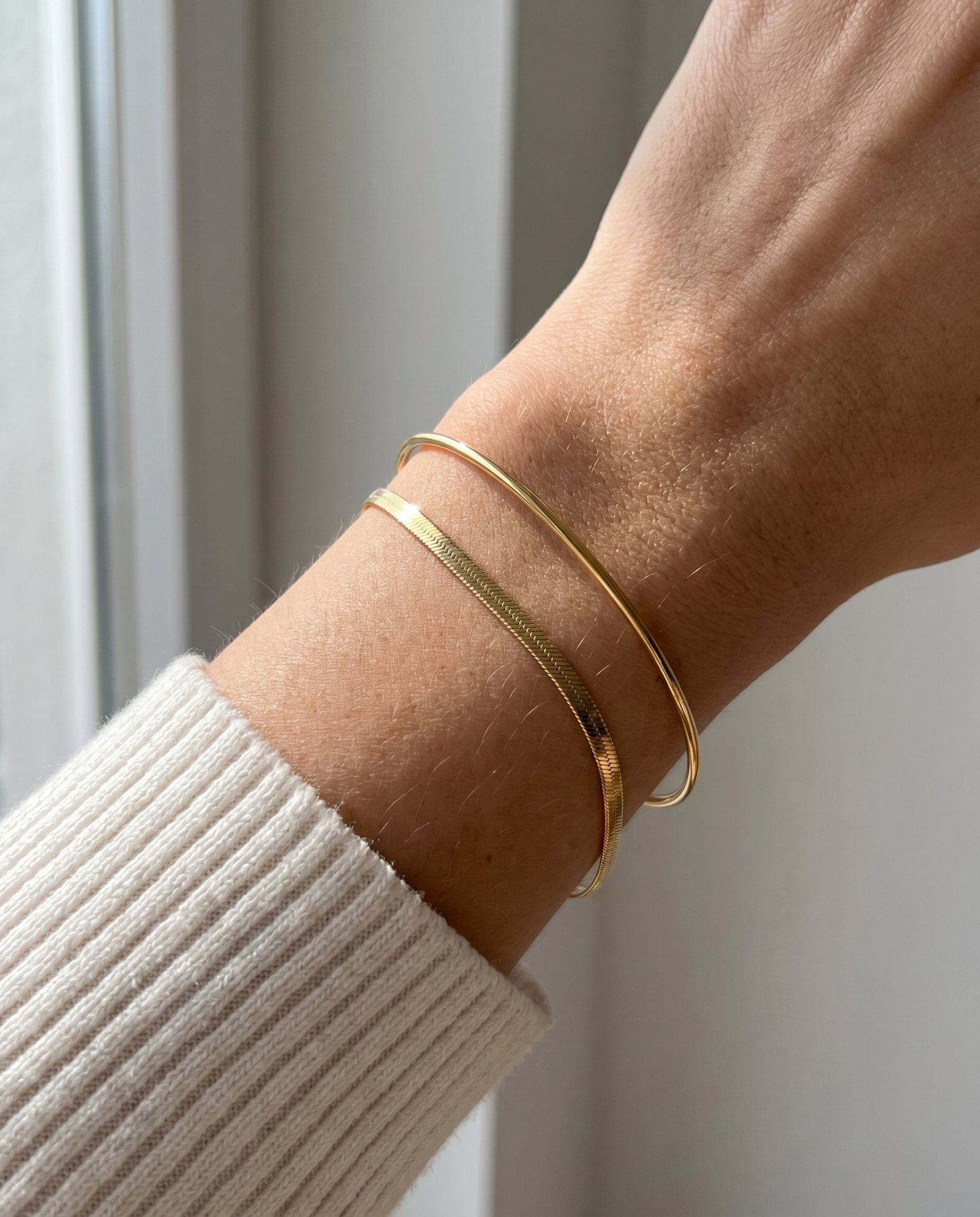 Herringbone Bracelet | Elate in yellow gold, worn on a model
