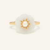 Elegant jadeite knot ring crafted in yellow gold, featuring a timeless design symbolizing unity and strength.	
