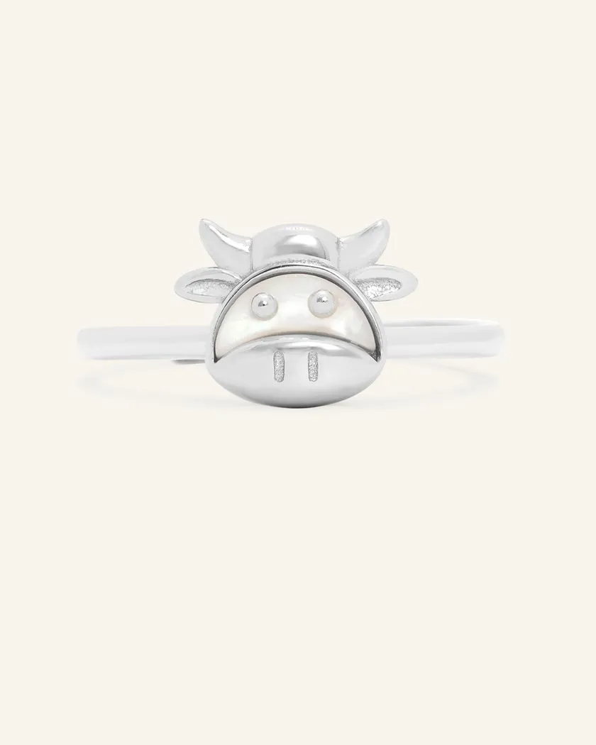 Silver ox zodiac ring featuring a charming ox face design adorned with a luminous mother-of-pearl inlay, showcasing a blend of elegance and playful symbolism.