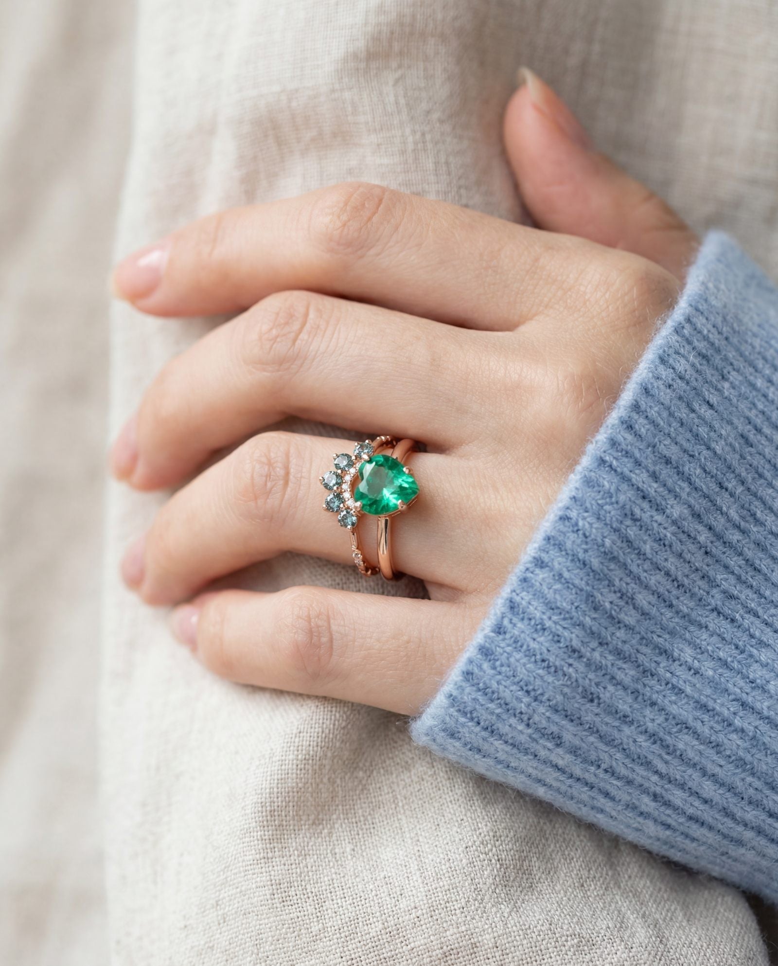 Paraiba Topaz Heart Ring | XL in rose gold, worn on a model