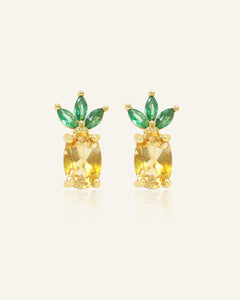 Close-up of the Pineapple Citrine Studs in yellow gold, resting on a warm linen background