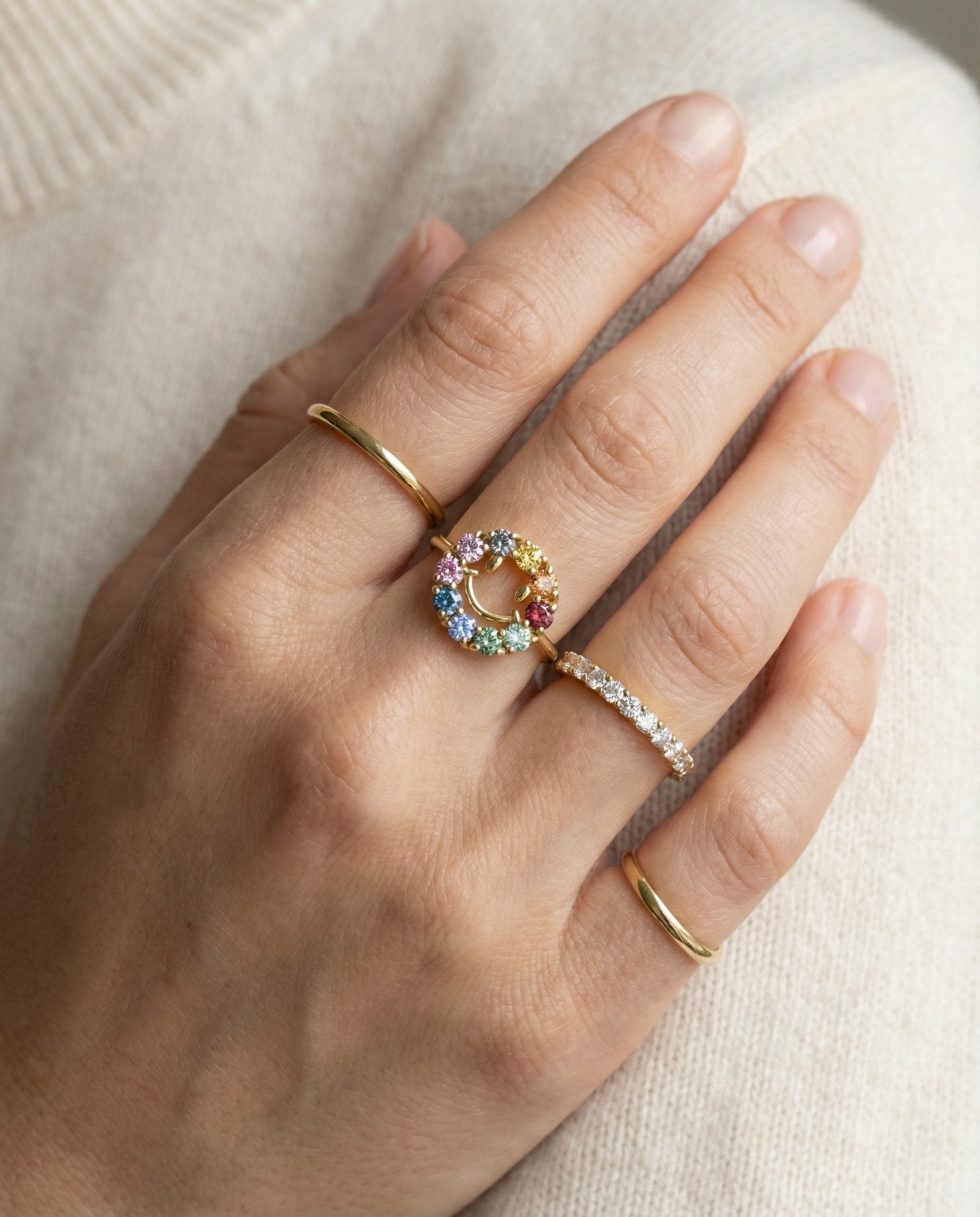 Smiley Ring | Moissanite in yellow gold, worn on a model