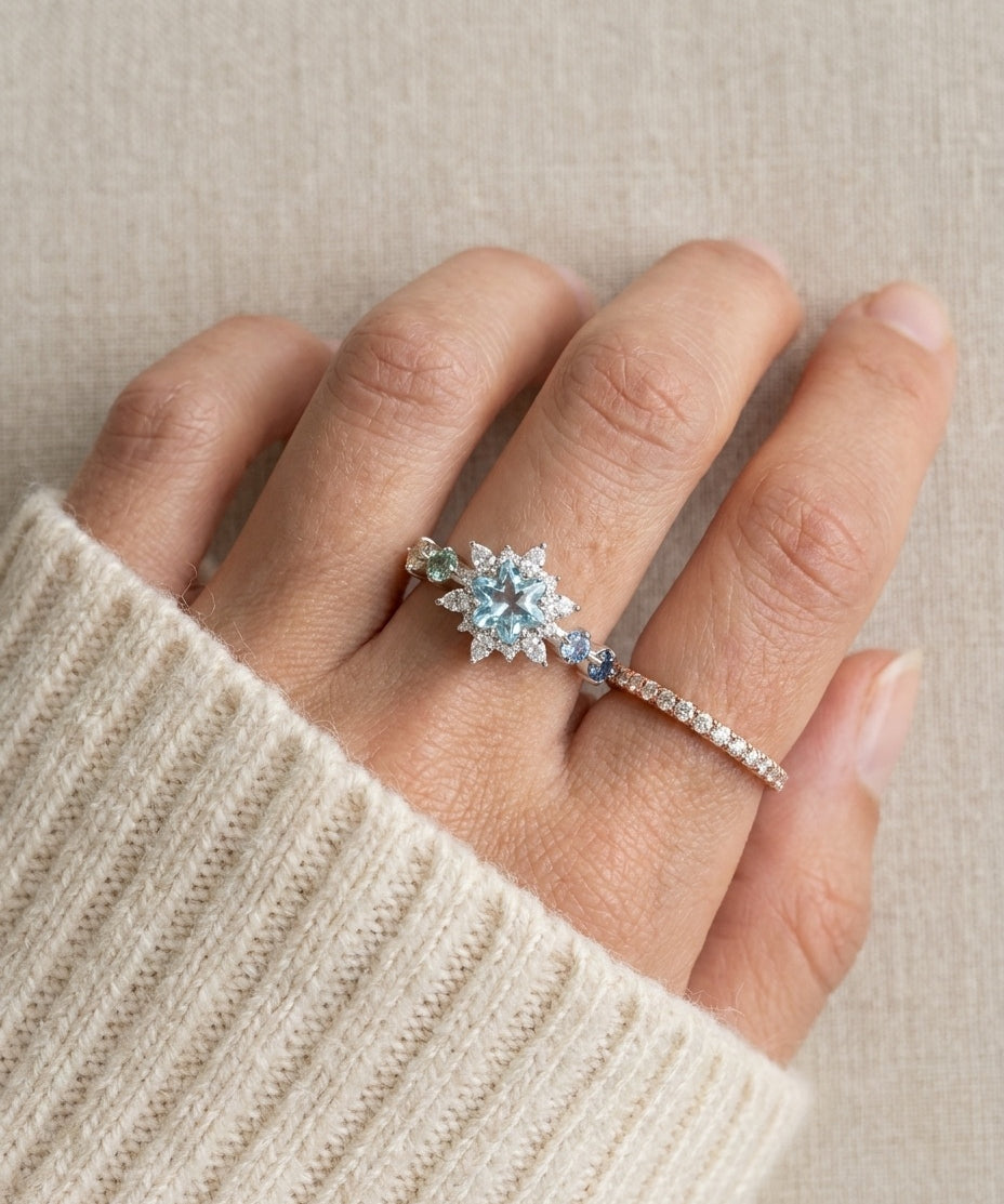 Starburst Snowflake Ring in silver, worn on a model