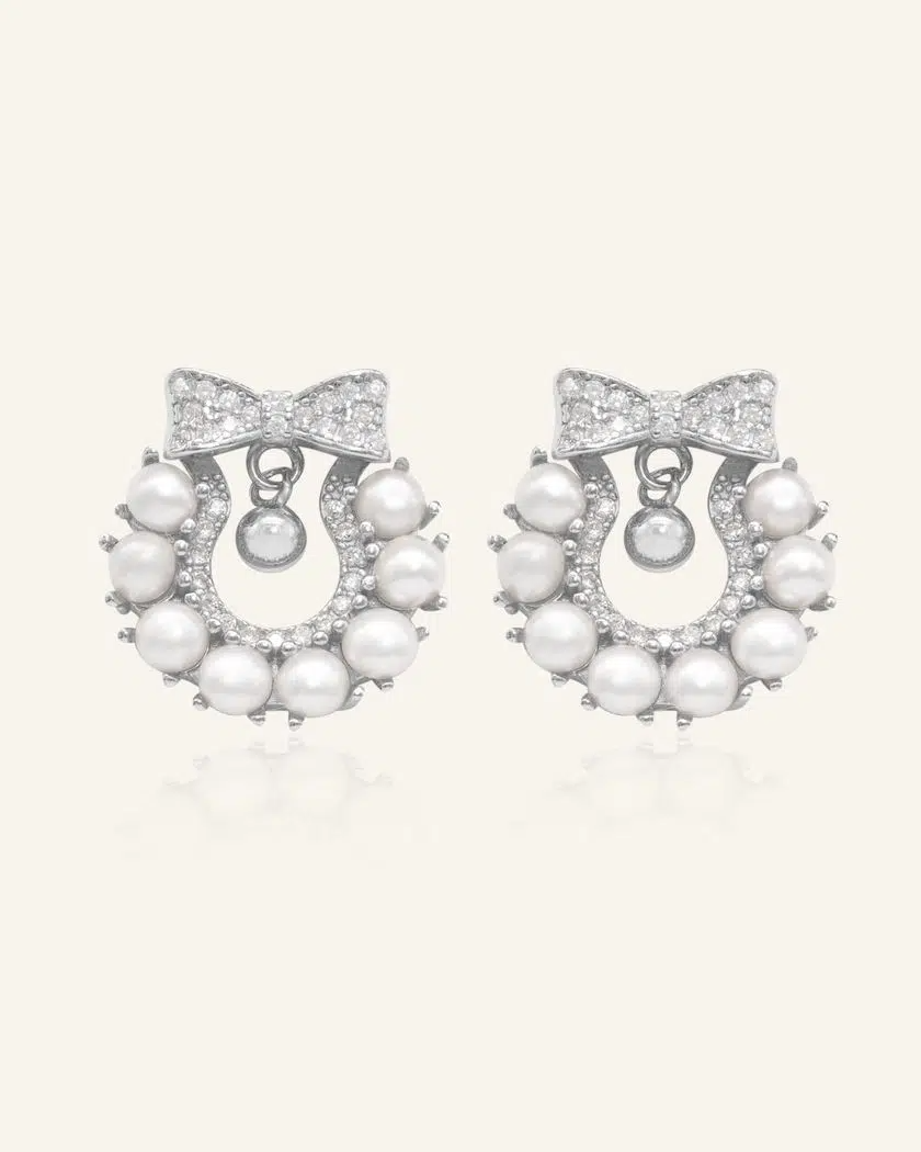 Wreath Ribbon Studs (Freshwater Pearl)