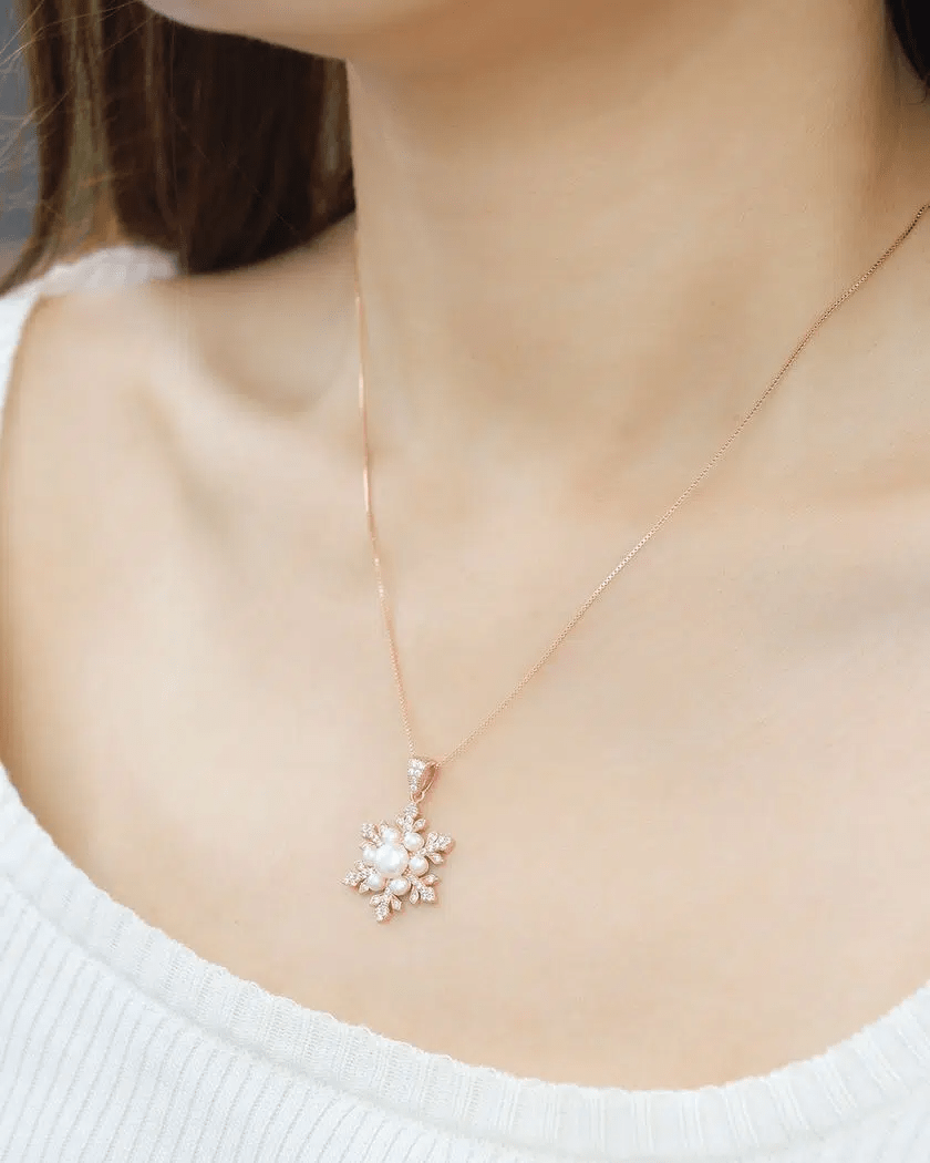 Snowflake Pearl Halo Necklace - Love Estella