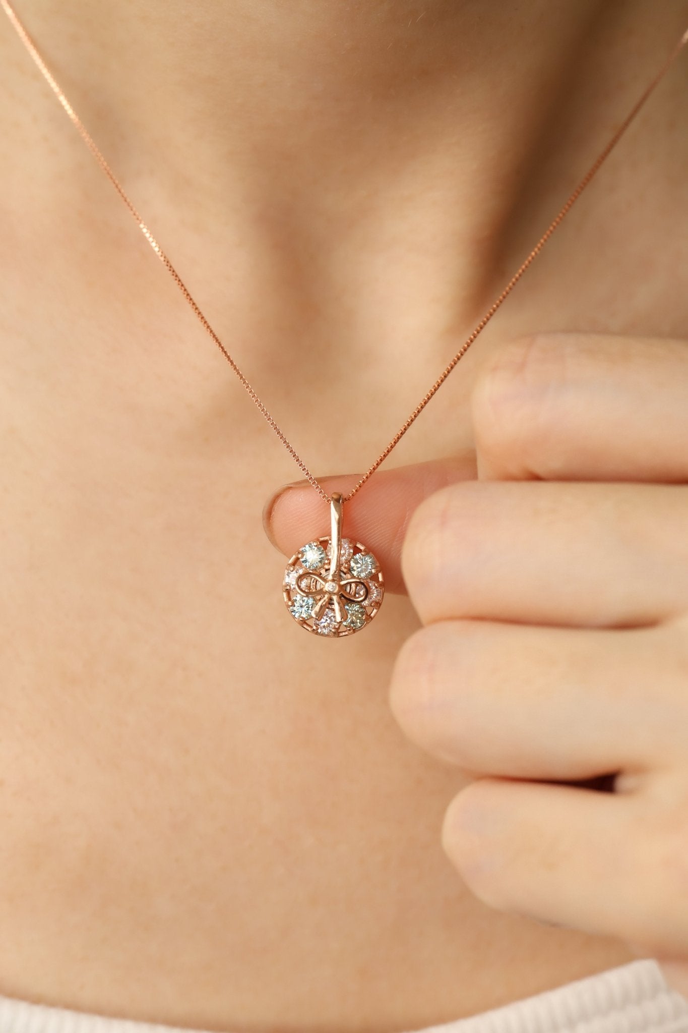 Spinning Ribbon Twirl Necklace (Green & White Moissanite) - Love Estella