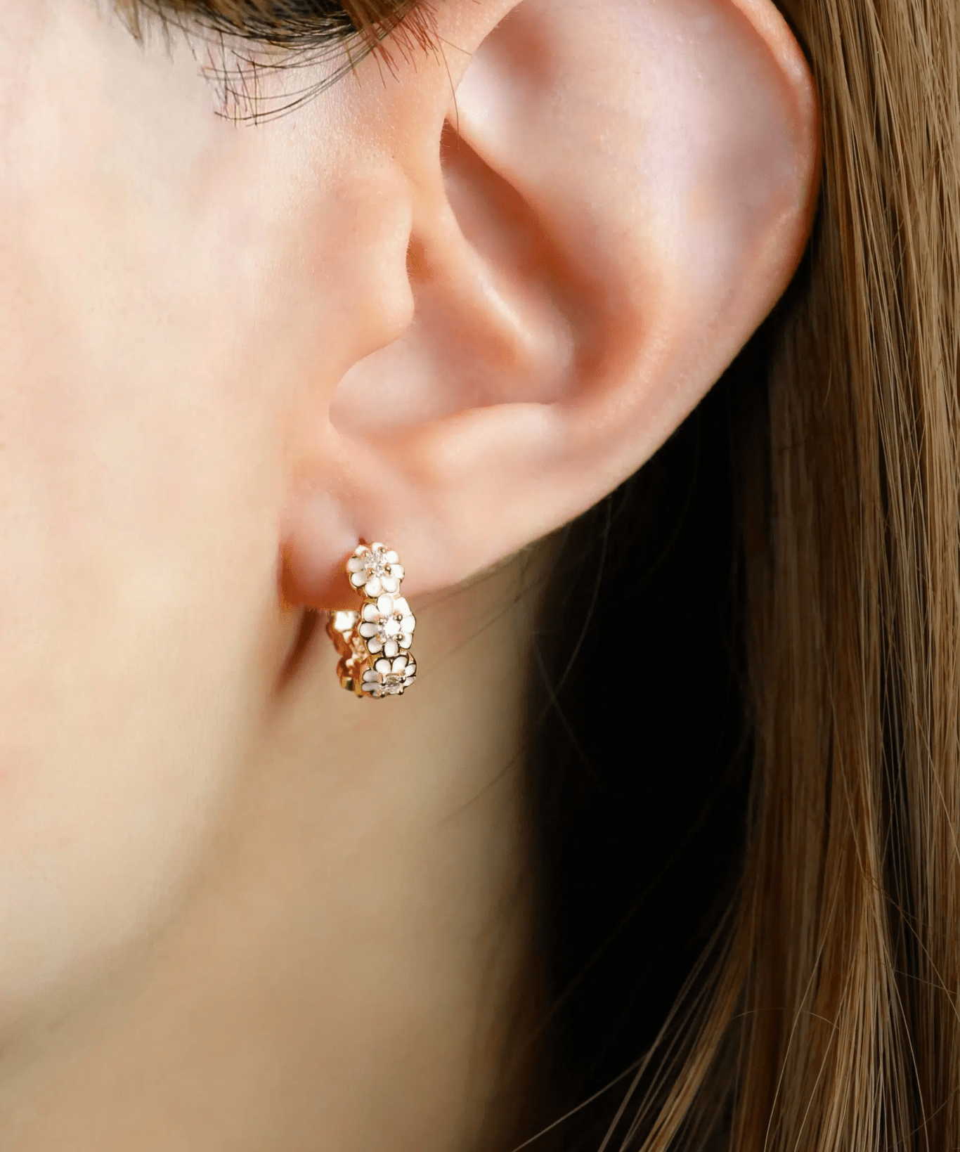 White Daisy Huggies (Moissanite) - Love Estella