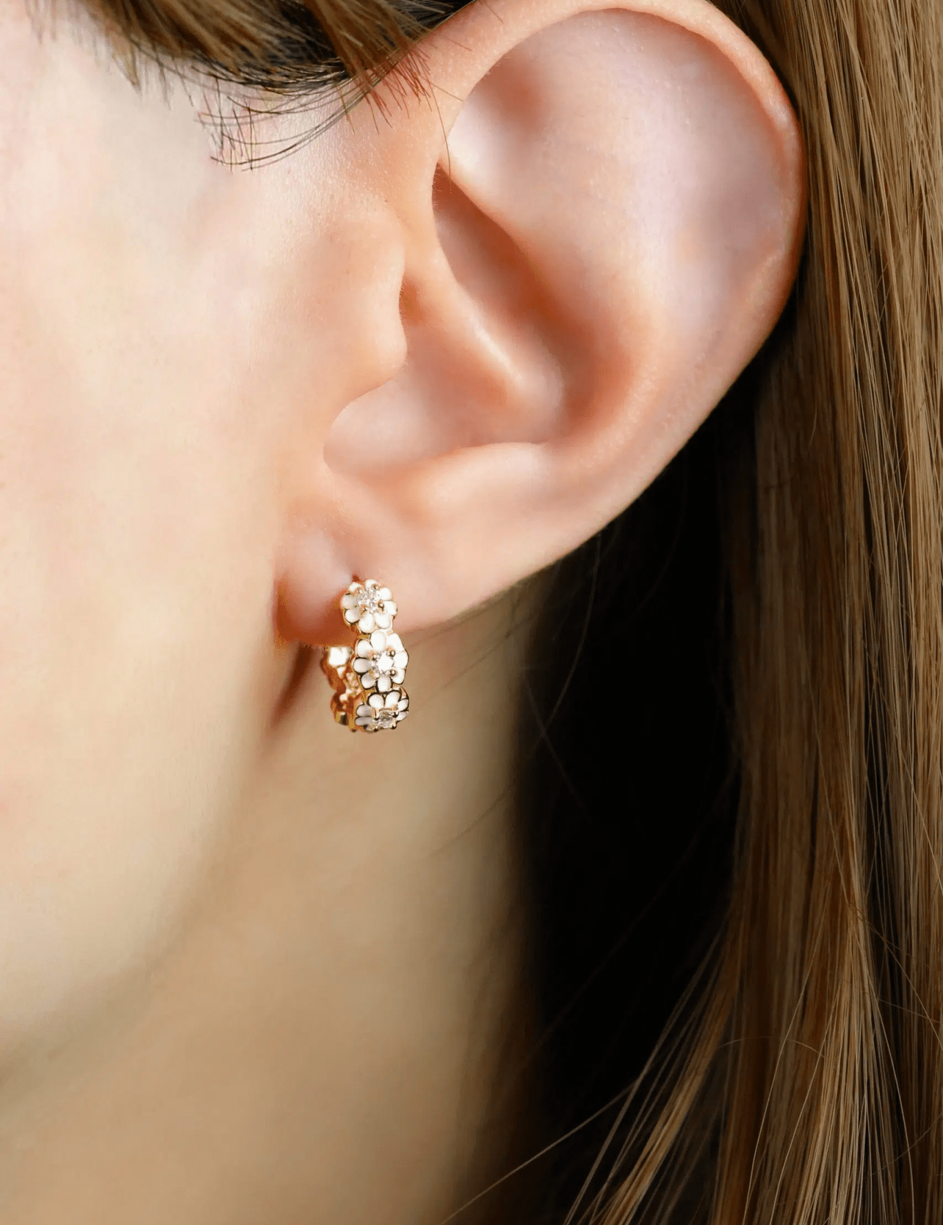 White Daisy Huggies (Moissanite) - Love Estella