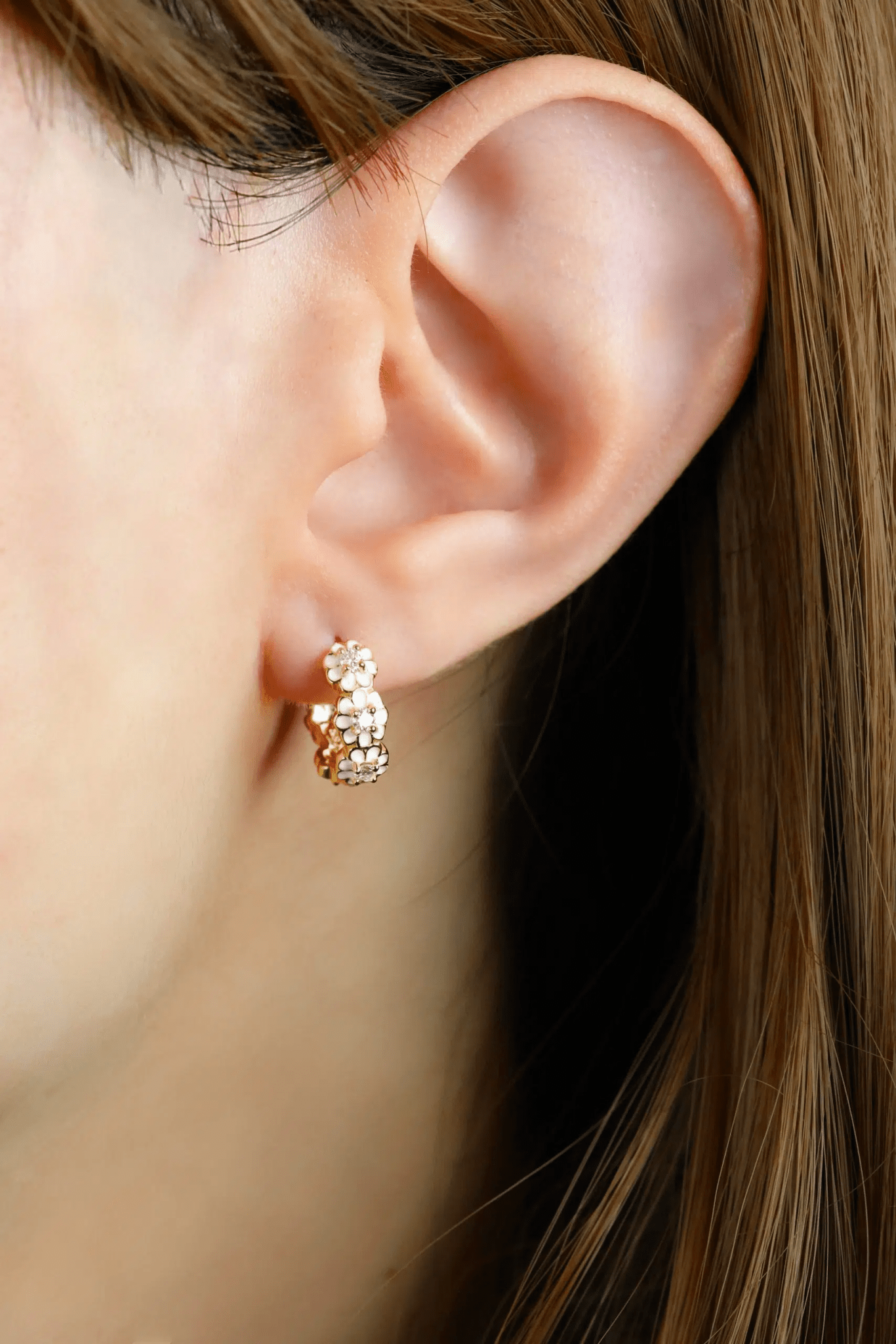 White Daisy Huggies (Moissanite) - Love Estella