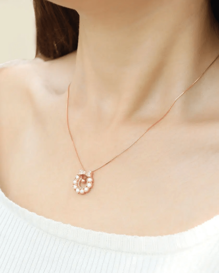 Wreath Ribbon Necklace (Freshwater Pearl) - Love Estella